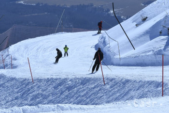 Počasie zimným športom nepraje, lyžiarske podmienky sú obmedzené 