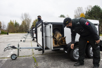 Policajný zbor získal vozíky pre psov a dva na pre