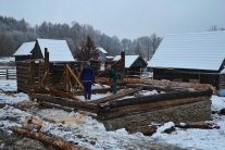 Rekonštrukcia drevenice z Veľkého Lipníka v skanze
