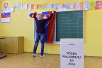 Príprava volebných miestností na 2. kolo voľby pre