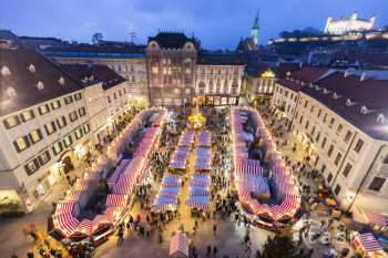 V Bratislave sa začali vianočné trhy, potrvajú až do Silvestra