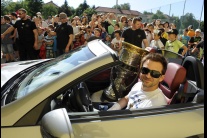 Domino Graňák ukázal svoju trofej, Gagarinov Pohár