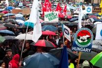 V Budapešti protestujú tisíce pedagógov