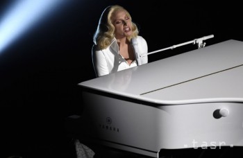 Lady Gaga oslavuje 30 rokov, kostýmy z mäsa už nenosí