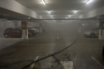 K požiaru osobného auta došlo v podzemnej garáži h