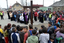 Krížová cesta v rómskej osade