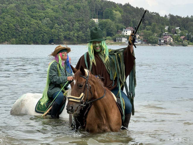 Letnú turistickú sezónu na Domaši otvoril vodník na koni