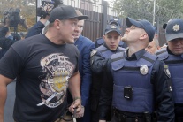 Zásah pred ruskou ambasádou na Ukrajine