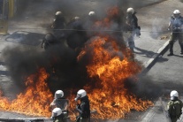 Generálny štrajk v Grécku vyústil do násilia 
