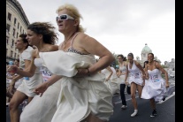 Srbské nevesty bežali o svadobné šaty