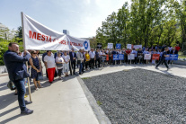Protest Združenia miest a obcí Slovenska pred Úrad