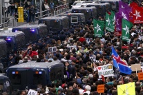 Protest Španielov pred budovou parlamentu 