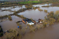 Búrka Denis spôsobila v Británii povodeň