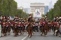 Vojenská paráda v Deň dobytia Bastily