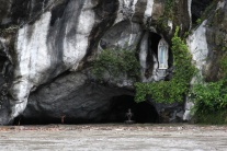 Zaplavená jaskyňa v Lurdoch 