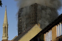Británia Londýn budova výšková požiar zranení   Po