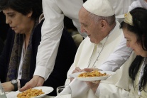 Pápež počas svetového dňa chudobných