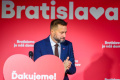 V Bratislave po spočítaní prvých hlasov vedie M. Vallo