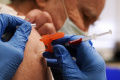 NCZI: Štvrtou dávkou vakcíny sa už zaočkovalo niekoľko tisíc ľudí