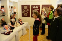Výstava krojovaných bábik
