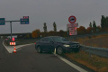 Vodič unikal policajtom rýchlosťou 230 km/h, narazil do zvodidiel