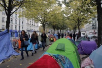 francúzsko Paríž migranti situácia ulice tábory FR