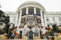 Biely dom, Halloween