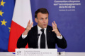 Macron chce otvoriť diskusiu o európskej obrane s jadrovými zbraňami