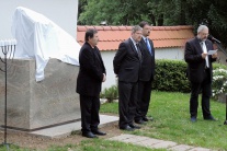 Odhalenie busty Chavivy Reikovej