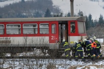 Zrážka vlaku a autobusu v Polomke