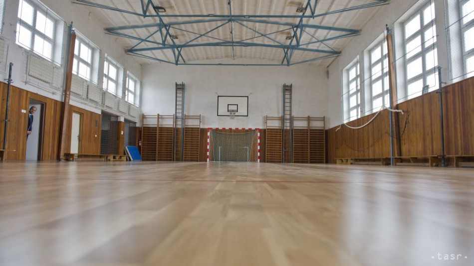Mesto Tlmače zrekonštruovalo telocvičňu základnej školy