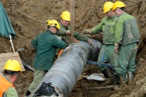 Oprava potrubia po výbuchu plynu v Hrašovníku 