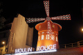 Zrútila sa vrtuľa legendárneho mlyna na streche kabaretu Moulin Rouge