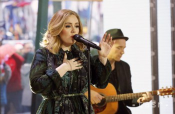 Najpredávanejšou interpretkou roka 2015 je britská speváčka Adele