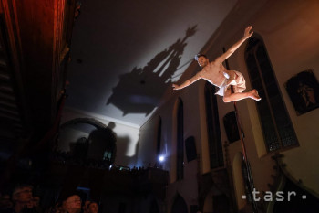 POLE DANCE V KOSTOLE: Kňazovi sa za  predstavenie vyhrážajú smrťou