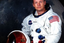 Zomrel astronaut Neil Armstrong, prvý človek na Me