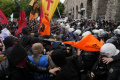 Polícia v Istanbule zadržala ľudí, ktorí sa pokúšali dostať na Taksim
