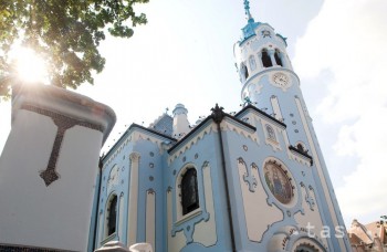 Bratislavský Kostol svätej Alžbety je známy ako Modrý kostolík